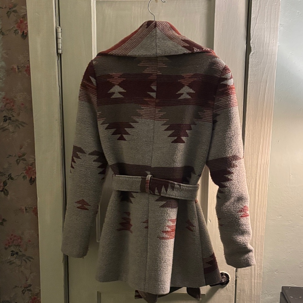 Stylish Gray And Red Patterned Coat - image 3
